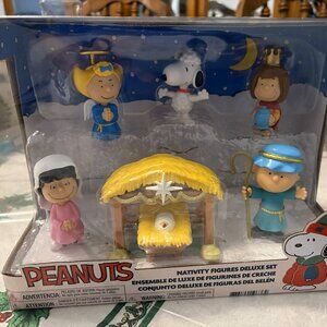 Peanuts Nativity set 6 pieces new